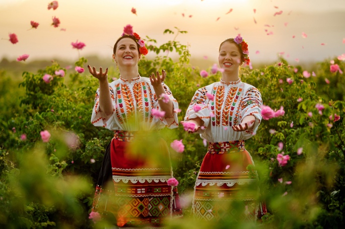Bulgārijas spēka vietas un rožu festivāls