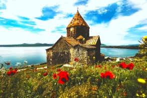 Pa seno zīda ceļu Armēnijā saldajā pilnbrieda laikā